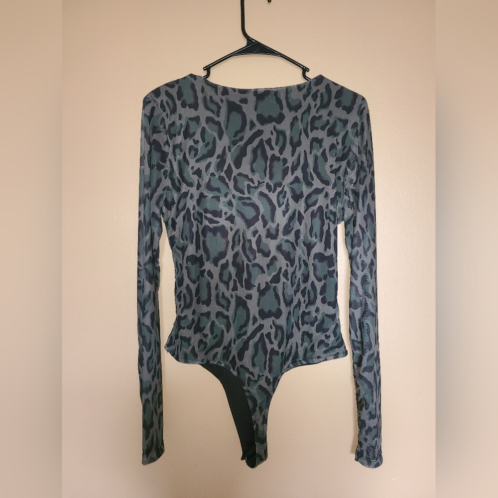 Steve Madden Green Mesh Leopard Print Long Sleeve Bodysuit Womens Size Large - Picture 2 of 5